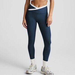 Beyond Yoga Navy and White v waist Active leggings buttery soft NWOT L